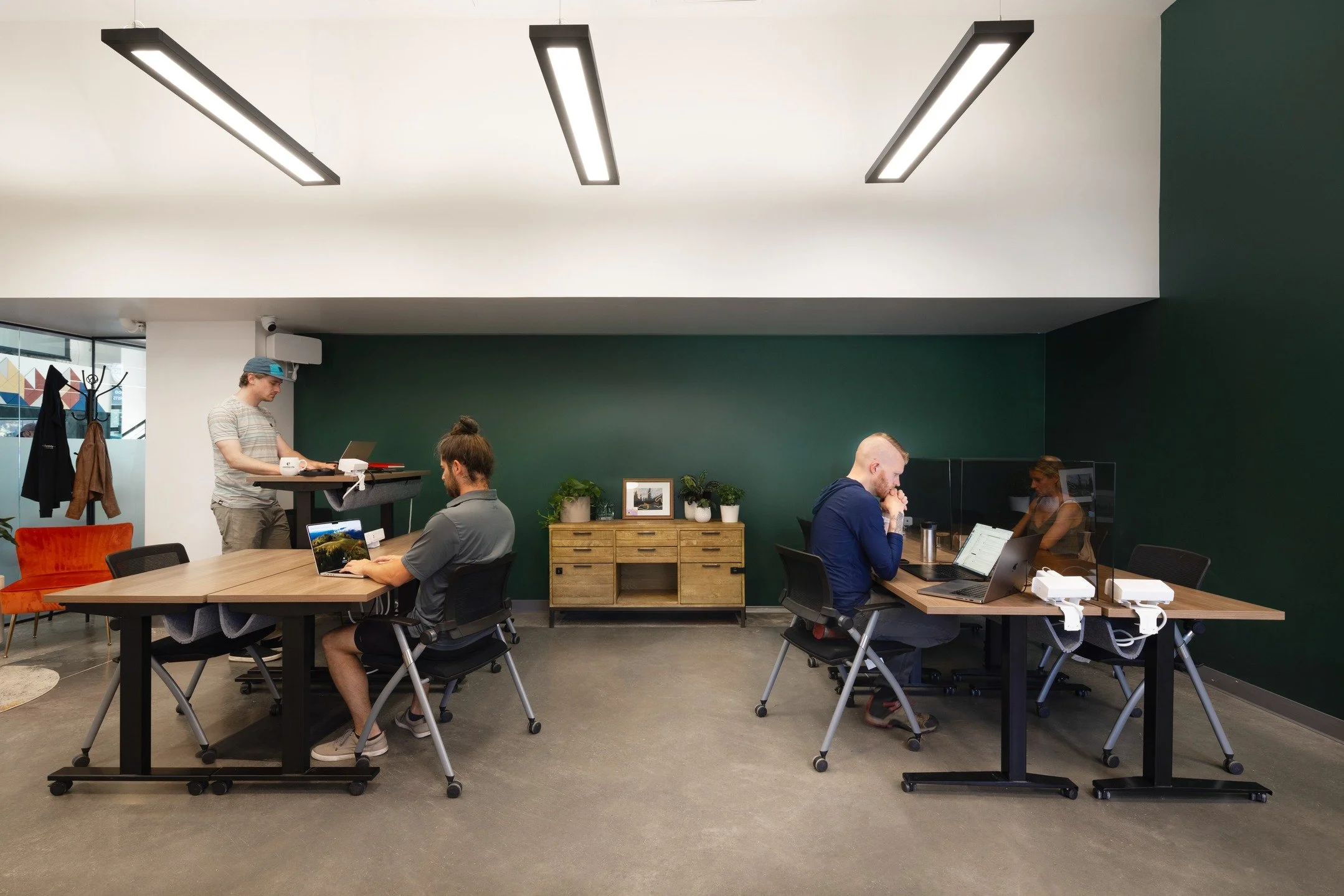 💡 Productivity tip: Move your brain to a new space

Working from home sounds great&hellip; until your laundry, dishes, pets, notifications, and that one random chore you suddenly have to do start competing for your attention.

When your home and off