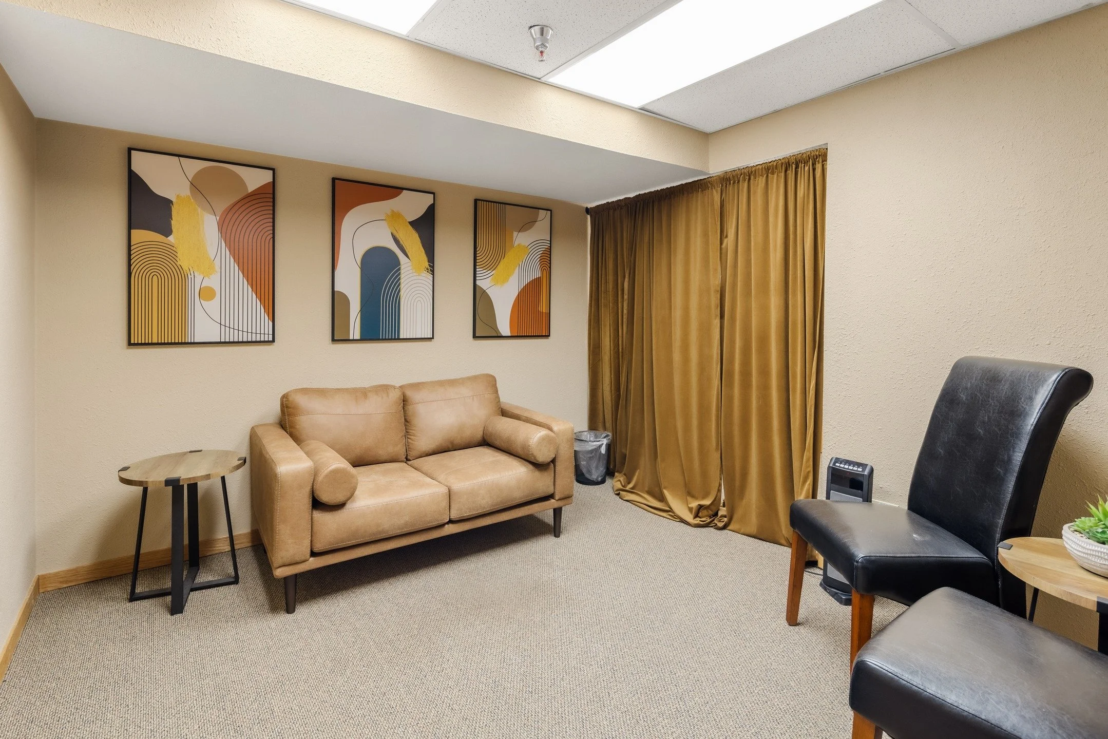 Our new counseling room at Connects Genesee is now available. This room features comfortable, soft seating and is ideal for coaching, therapy, or one-on-one sessions where focus and confidentiality matter. 

Up to 4 people - includes a whiteboard
&gt