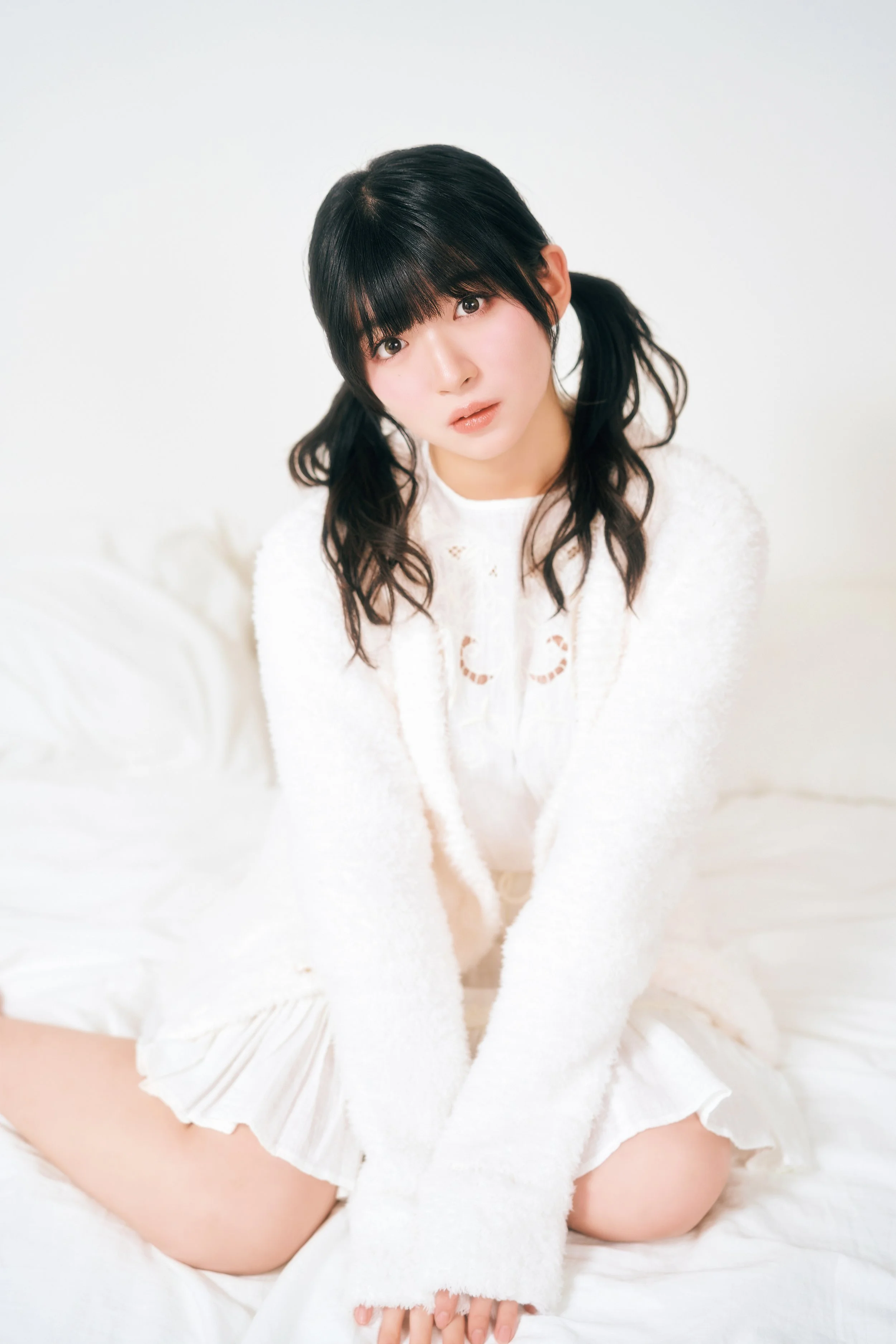 月刊ドラゴンエイジ2月号巻頭グラビア・進藤あまね