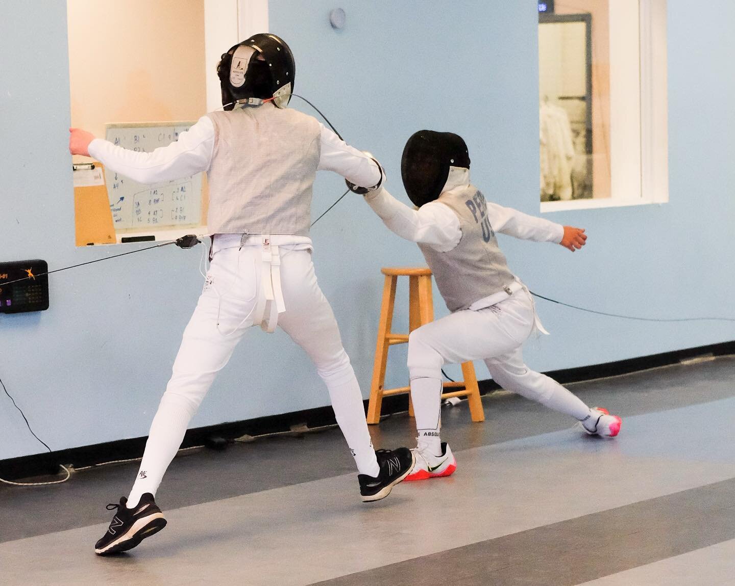 Some more shots of fencers in action at last Friday&rsquo;s Unrated Foil event!
.
.
. 
.
.
.
. 

#manchenfencing  #sport #athlete #fencing #foil #duel #sportphotography #fencingmask #fencingblade #fencingclub #competition #manchenfridaynight #usafenc