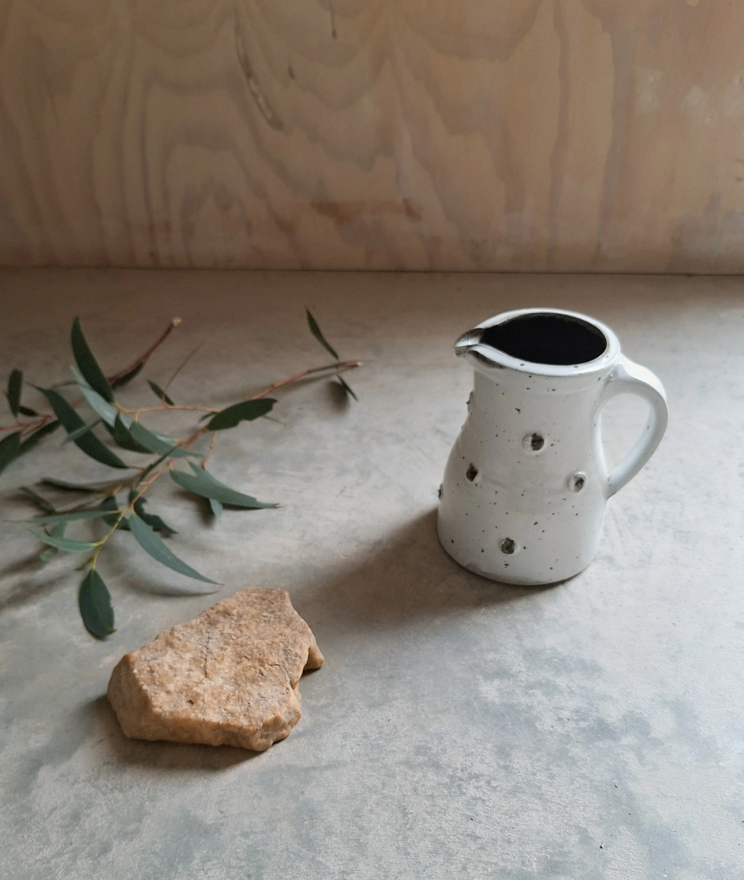Shiro flower jug