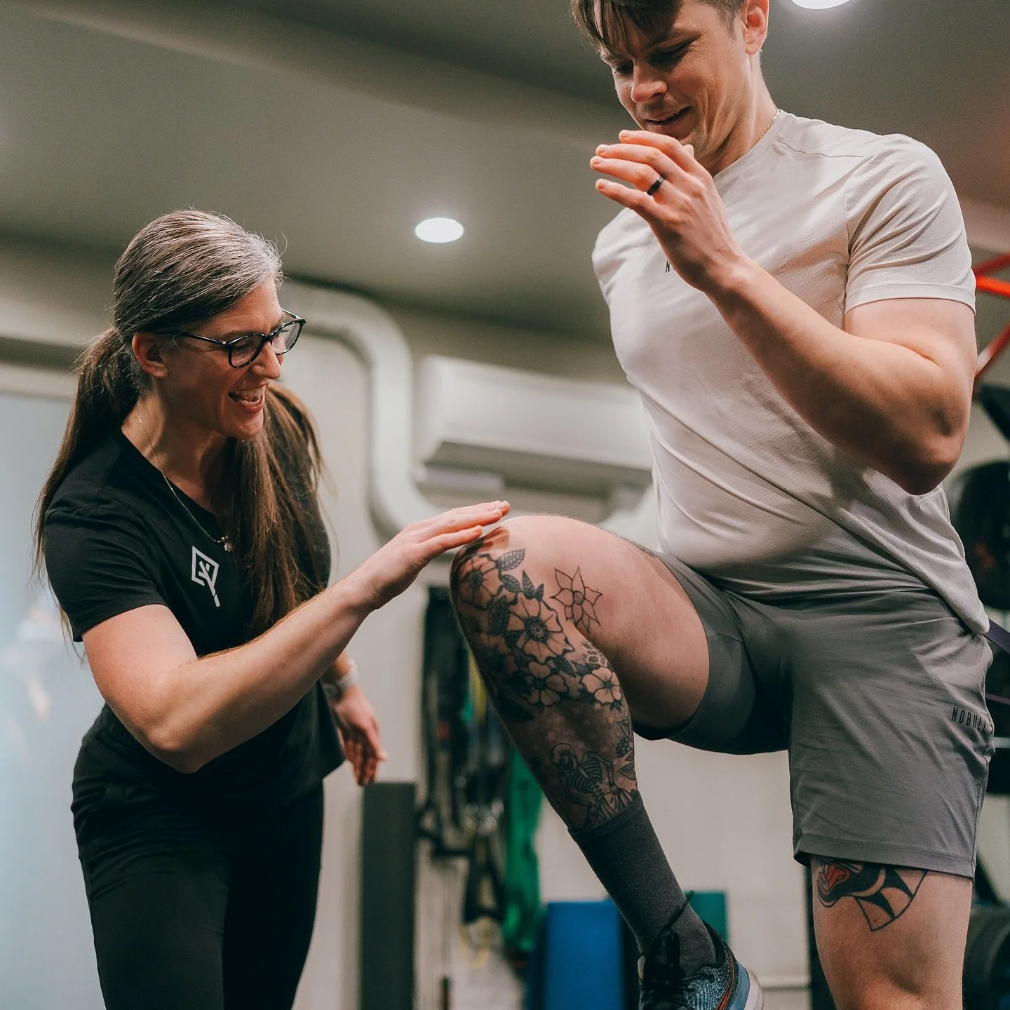 Hey @seattlemarathon runners! Are you ready?!? 

With just 12 days until the race. You should be tapering down your total run distance, focusing on getting good quality sleep (8-9 hours), working on your ankle and hip mobility, and gearing up for you