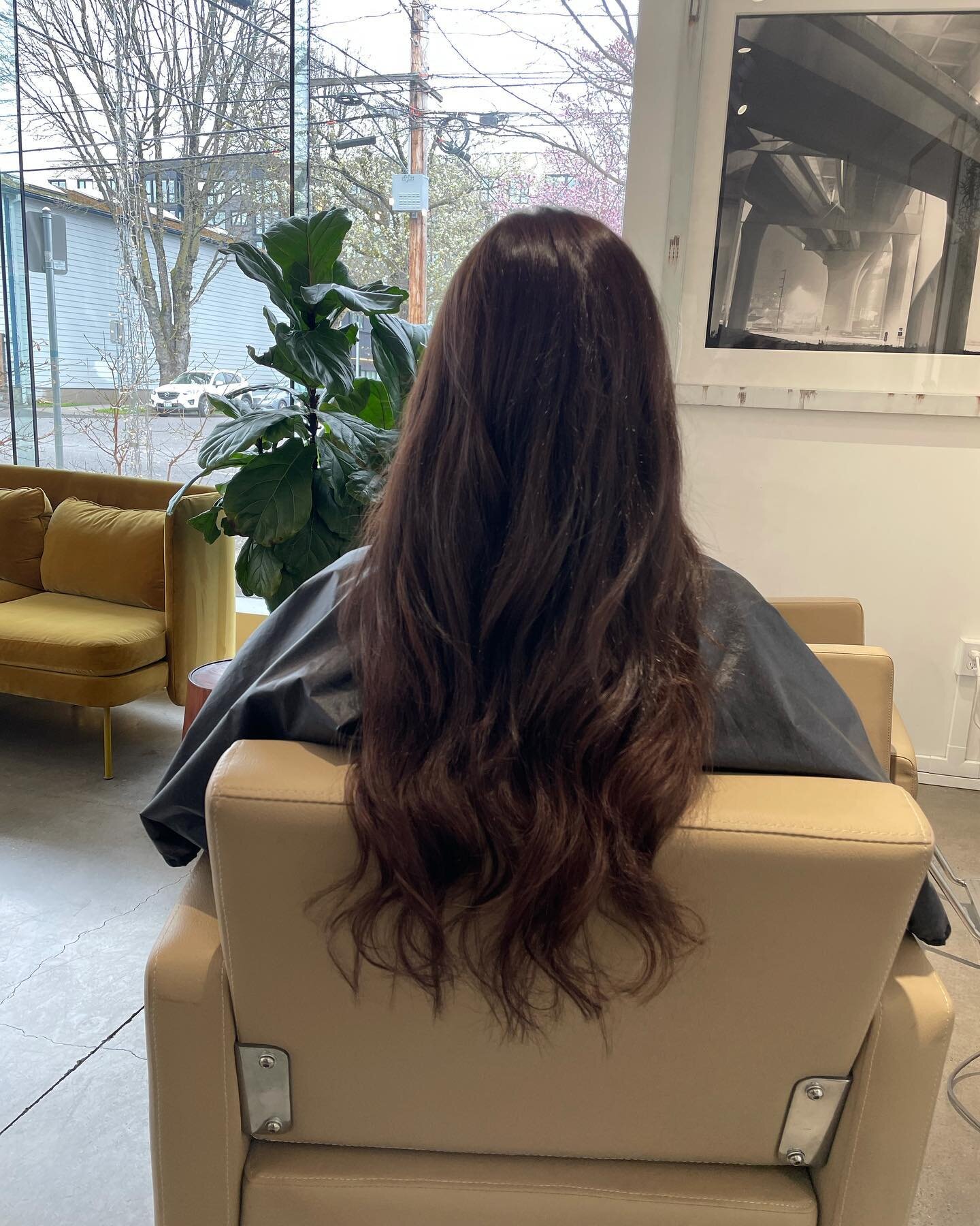 2 days from having a baby! Her hair is ready to meet you.!!🌈#pdxhair #pdxhairstylist #pdxhairextensions #portlandhairstylist #portlandhairsalon #portlandhairextensions #hairextensions #behindthechairstylist#portlandoregonhairextensions #remyhairexte