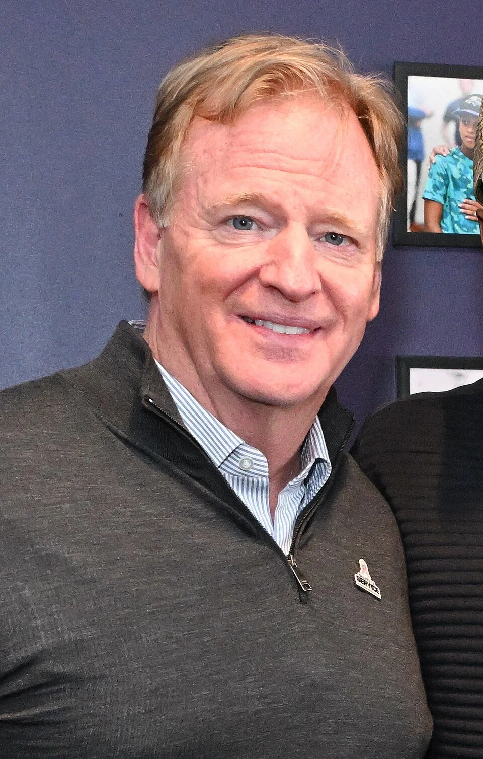 The NFL has signed Commissioner Roger Goodell to a four year contract extension