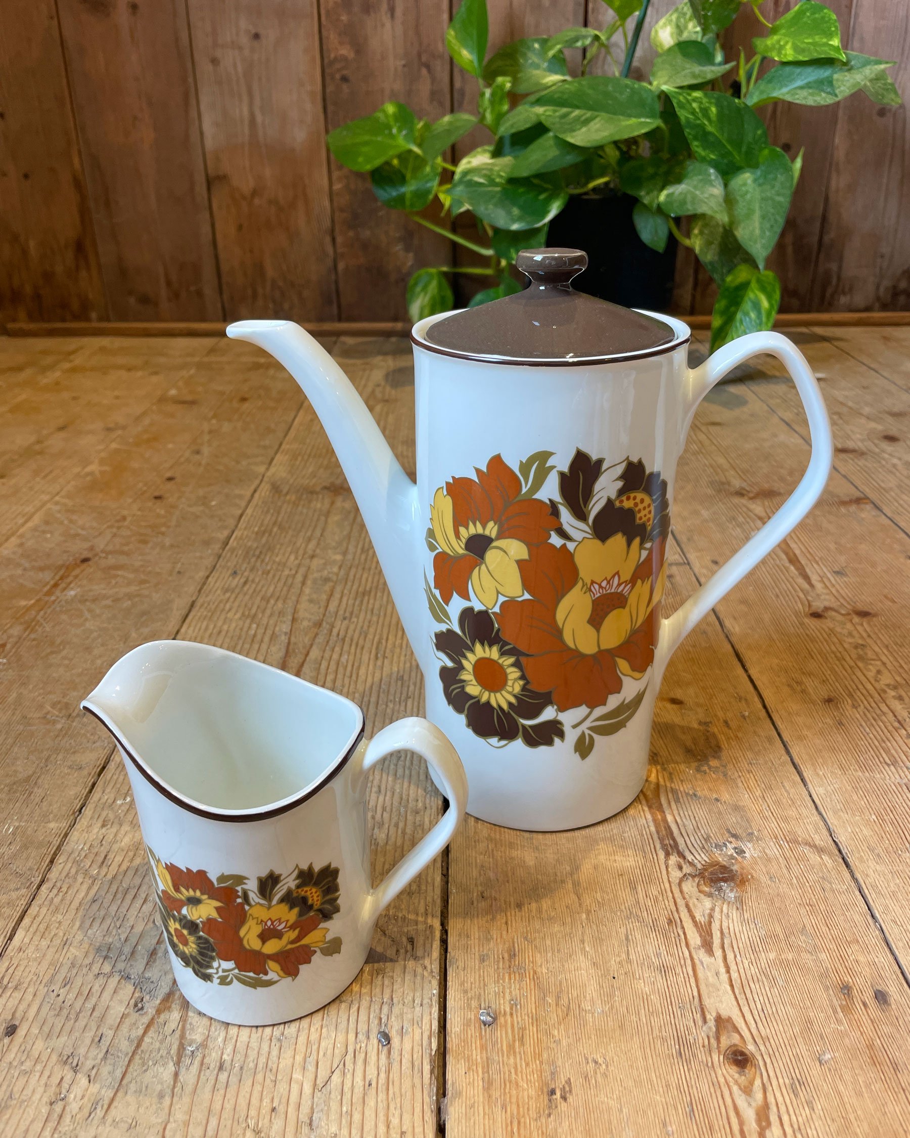 Johnson-Brothers---Cabana-1960s-Tea-Set_05.jpg