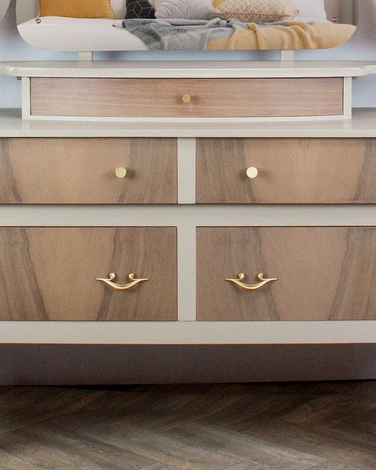 Dressing-Table---Vintage-Pebble-Mirrror_SM_06.jpg