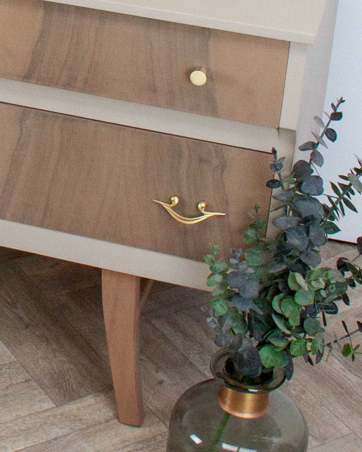 Dressing-Table---Vintage-Pebble-Mirrror_SM_08.jpg