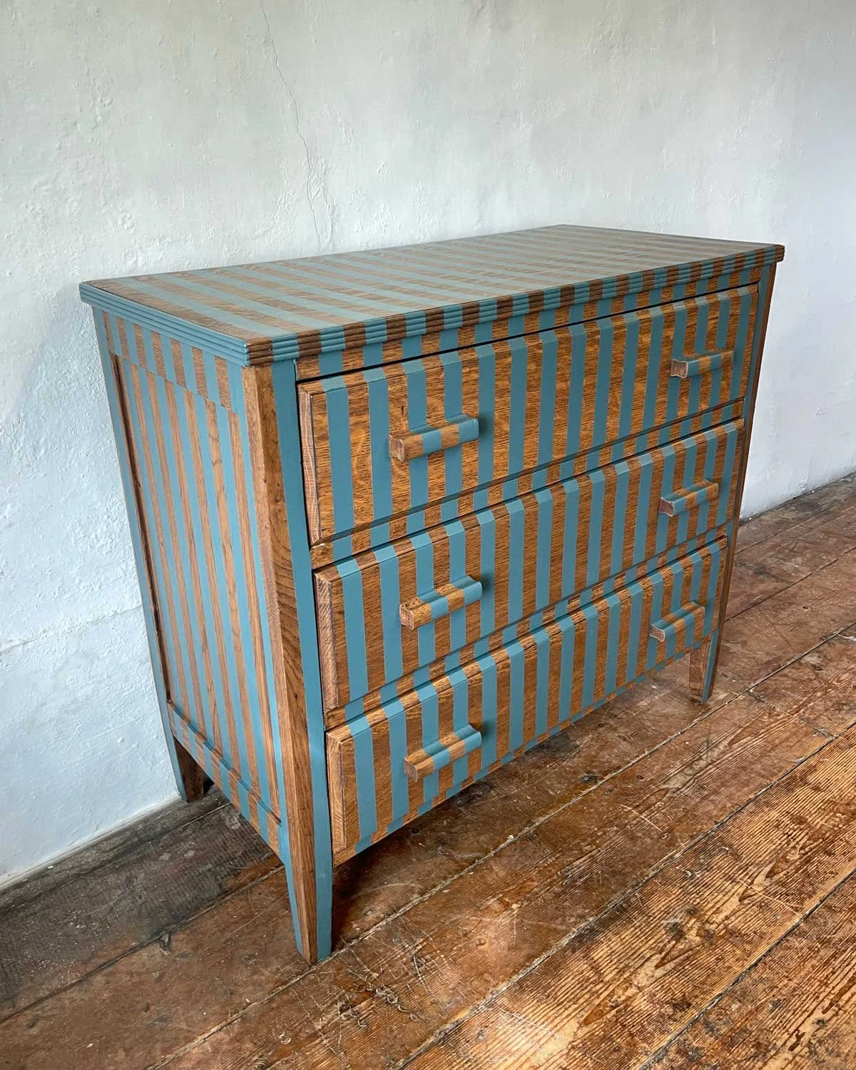 Striped-Chest-of-Drawers_02.jpg