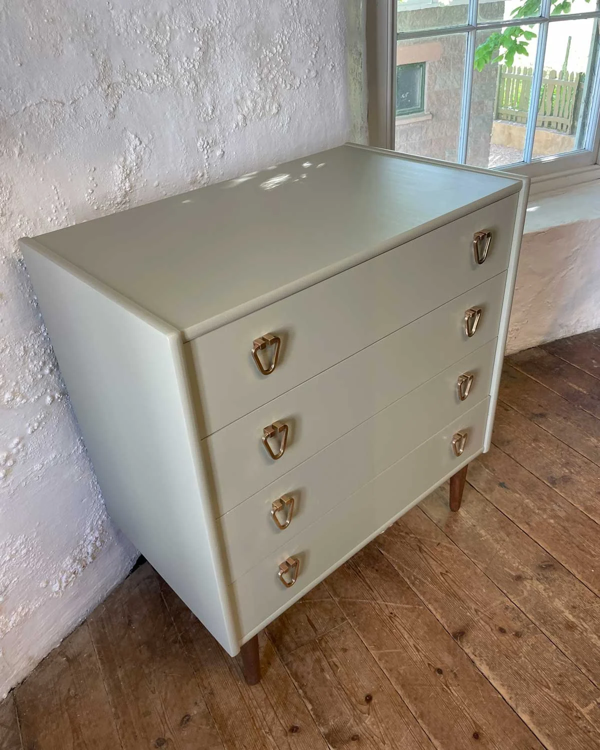 Mid-Century---Eucalyptus_04.jpg
