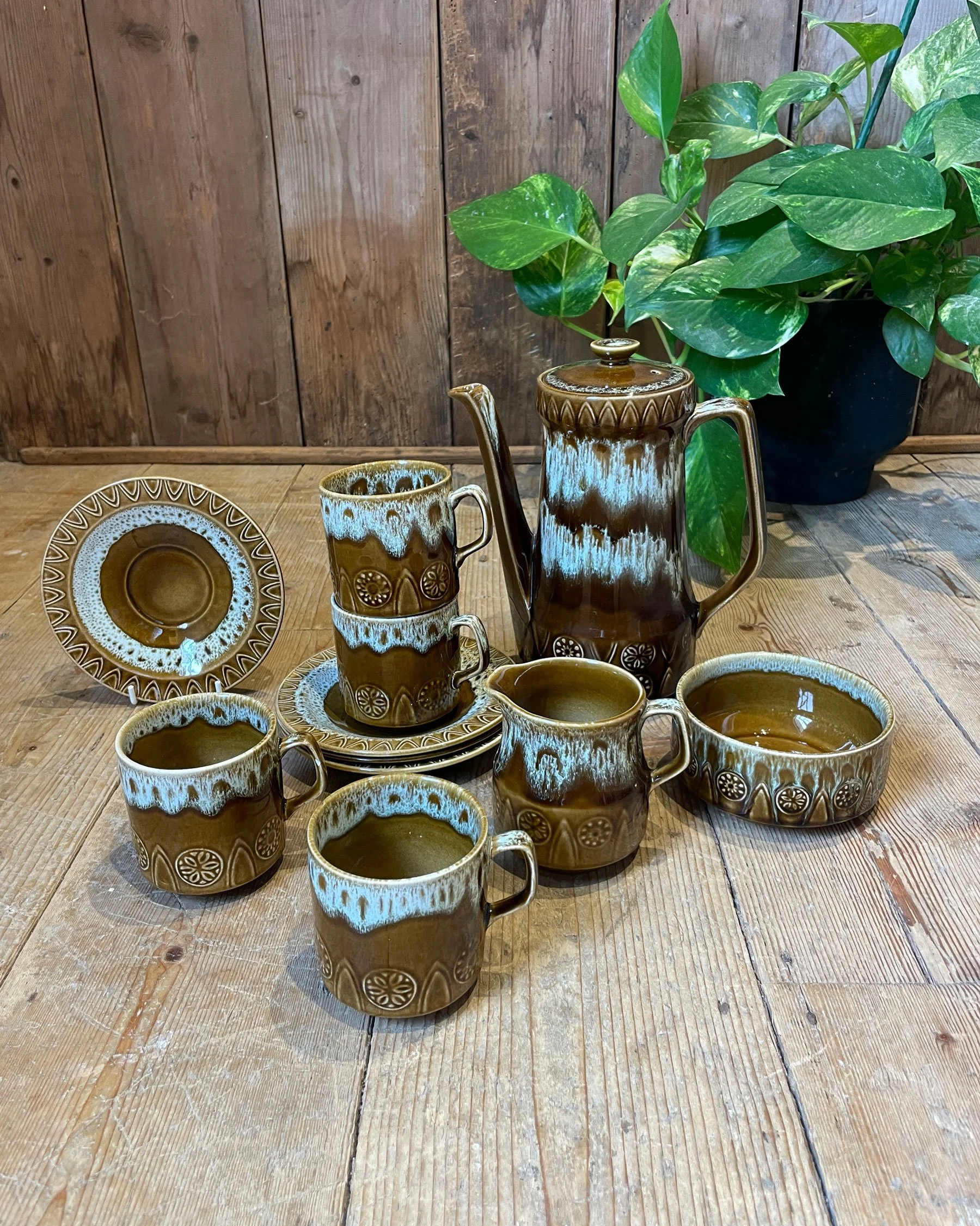 Crown-Ducal---Astra---1970s-Tea-Set_01.jpg