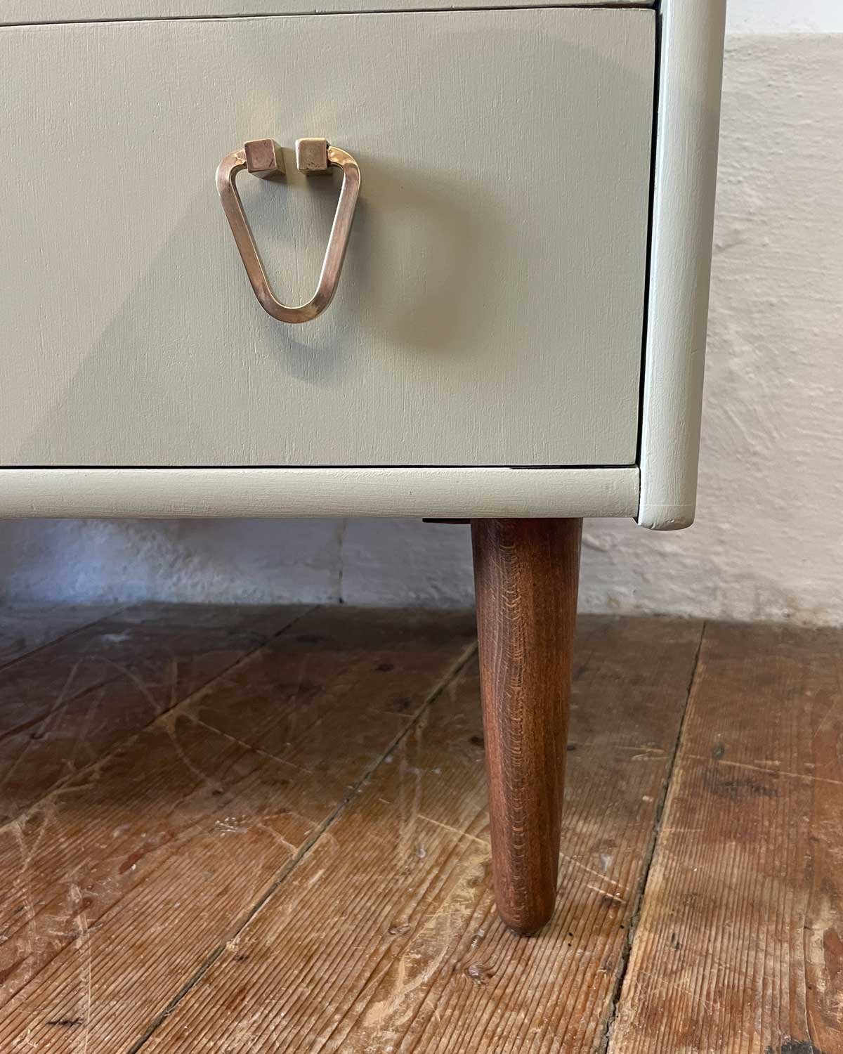 Mid-Century---Eucalyptus_02.jpg