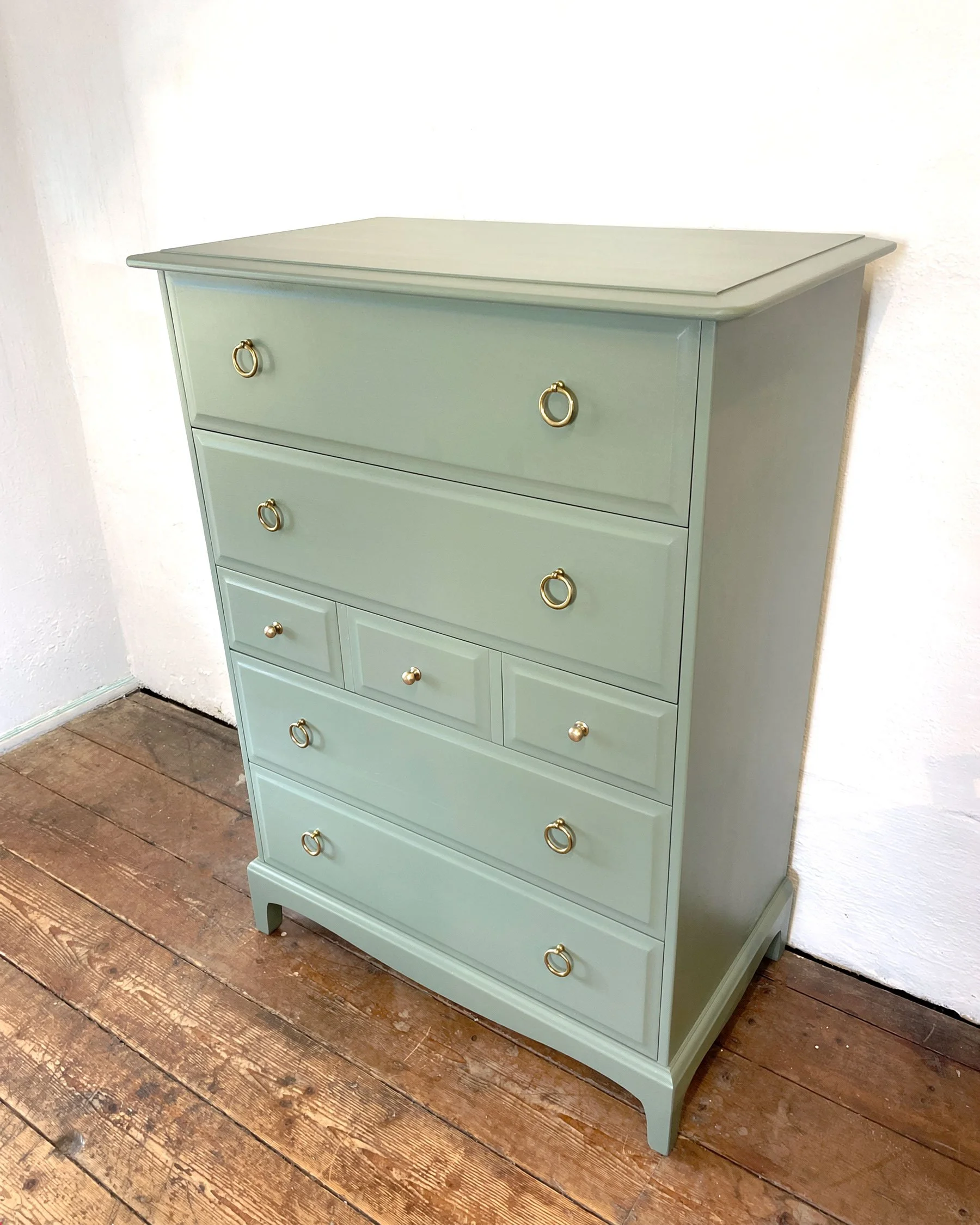 Stag-Minstrel-Tallboy-in-Carriage-House-Green_02.jpg