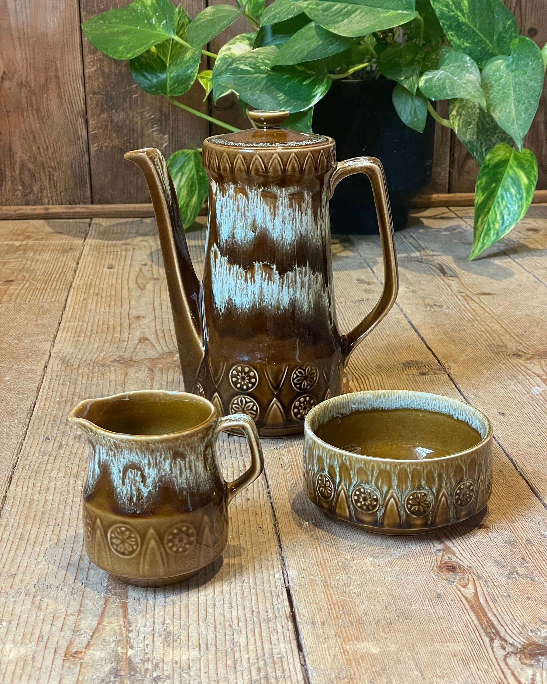 Crown-Ducal---Astra---1970s-Tea-Set_02.jpg