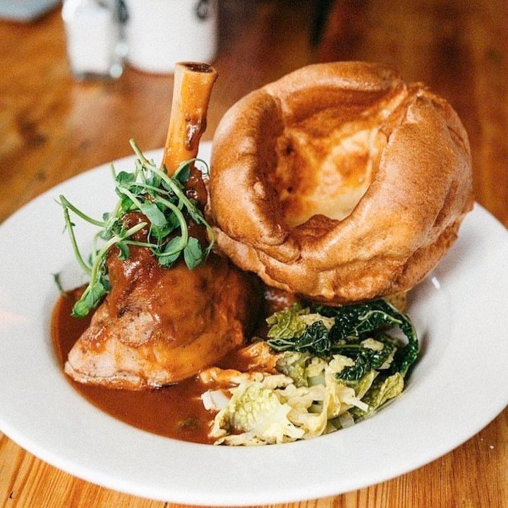📆 This Sunday it's our next Roast Special at @thekingsarmsse1! Join us at Fitness First Cottons, London Bridge for Steps vs Liberty X and then a gorgeous roast dinner... and a glass of wine, or two! All welcome! 🌈 🍗 🍽️