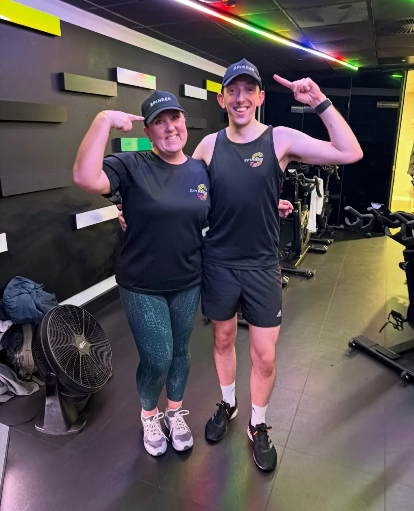 📸 Oh look at our NEEEEWWWW Spinder caps! 📸 Styled so beautifully by @cluffy72 and @whosdavid__. 🤠 Get one for yourself by emailing Lisa or ask at one of our classes! Look fabulous whilst spinning to the hits! 🥰