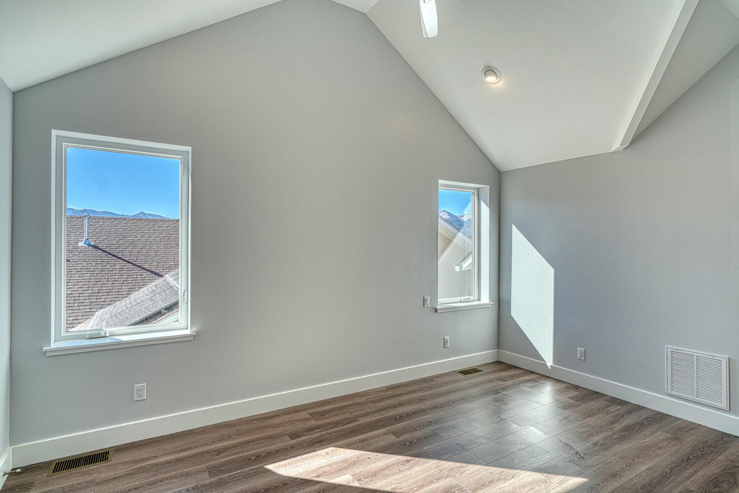 144 Starbuck Cir Salida CO-large-030-029-Primary Bedroom-1500x1000-72dpi.jpg