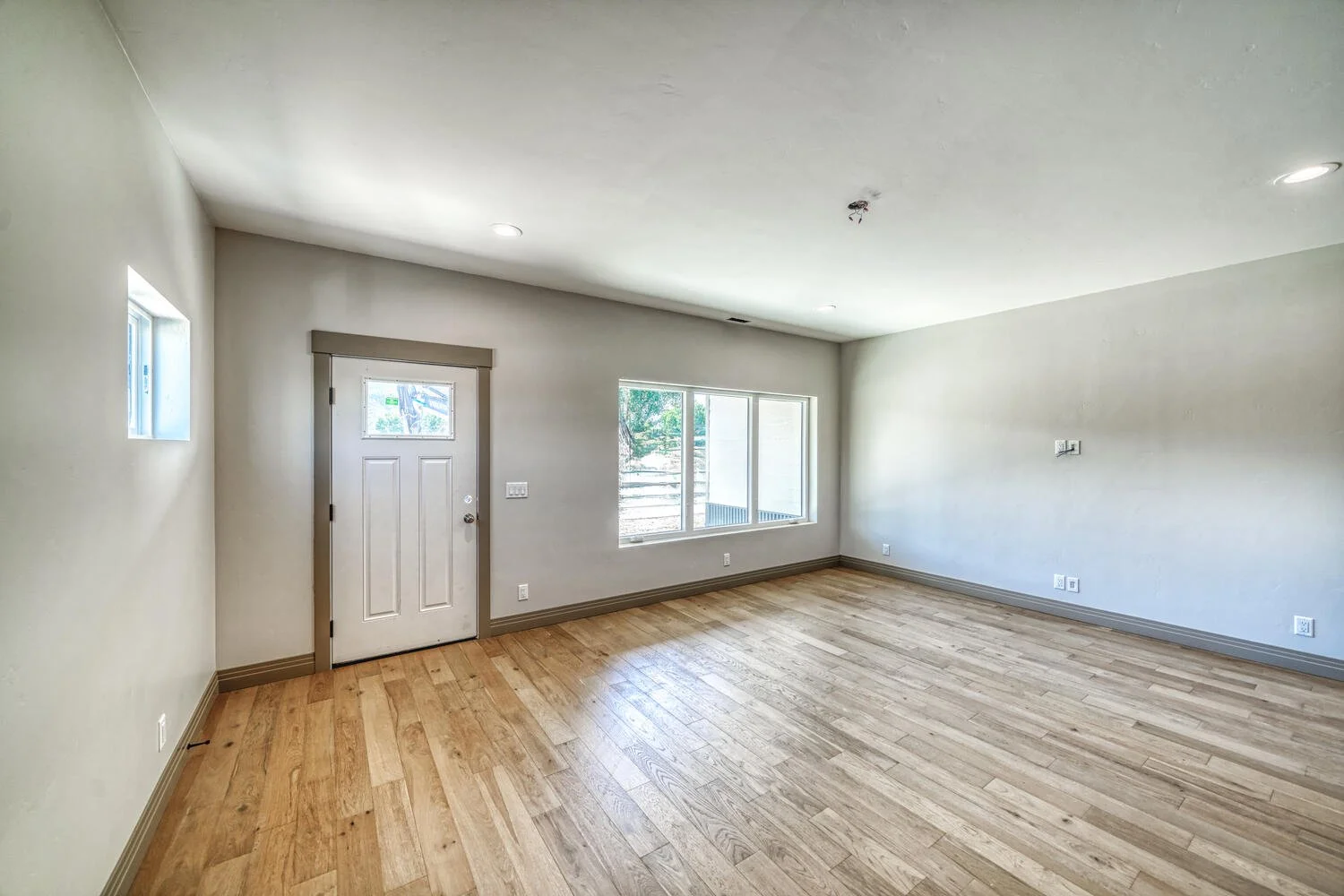 618  620 Teller St Salida CO-large-012-007-Living Room-1500x1000-72dpi.jpg