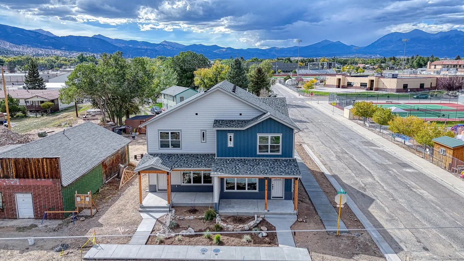Featured Property | 618 Teller Street 

This brand new 3-bed, 3-bath townhome offers 1,822 sq ft of modern mountain living with high-end finishes, open-concept design, and a bright, airy feel throughout. Enjoy a prime corner lot location close to sch