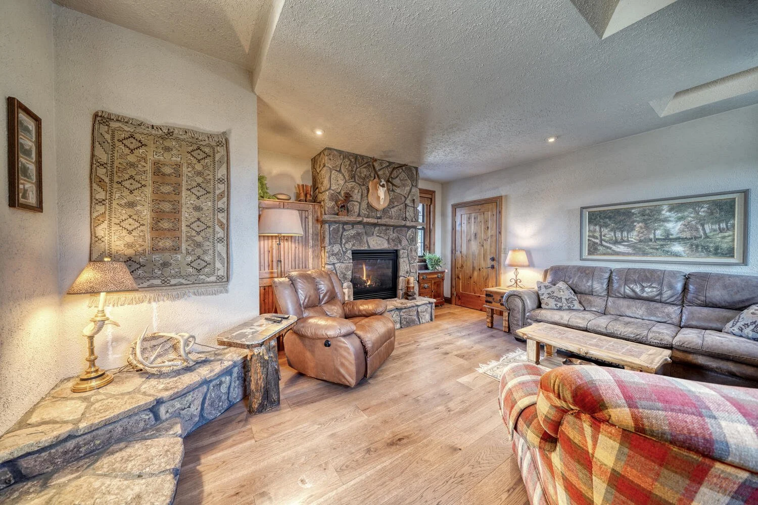 13400 Dry Gulch Rd Nathrop CO-large-074-016-Family Room-1500x1000-72dpi.jpg