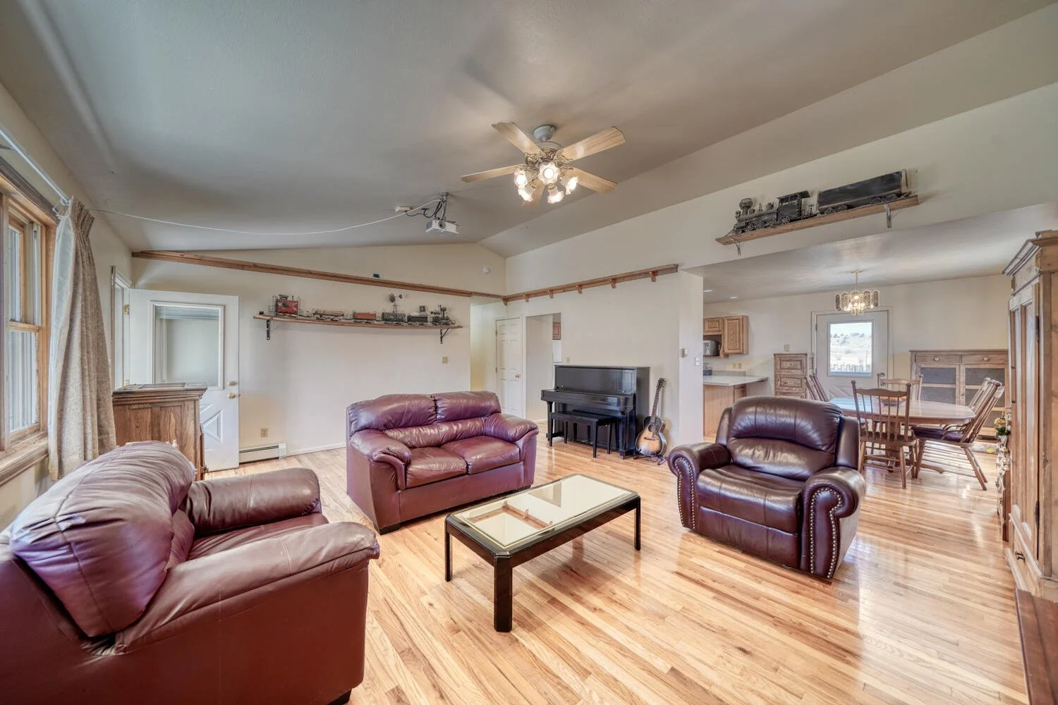 7885 CR145 Salida CO 81201 USA-large-032-057-Living Room-1500x1000-72dpi.jpg