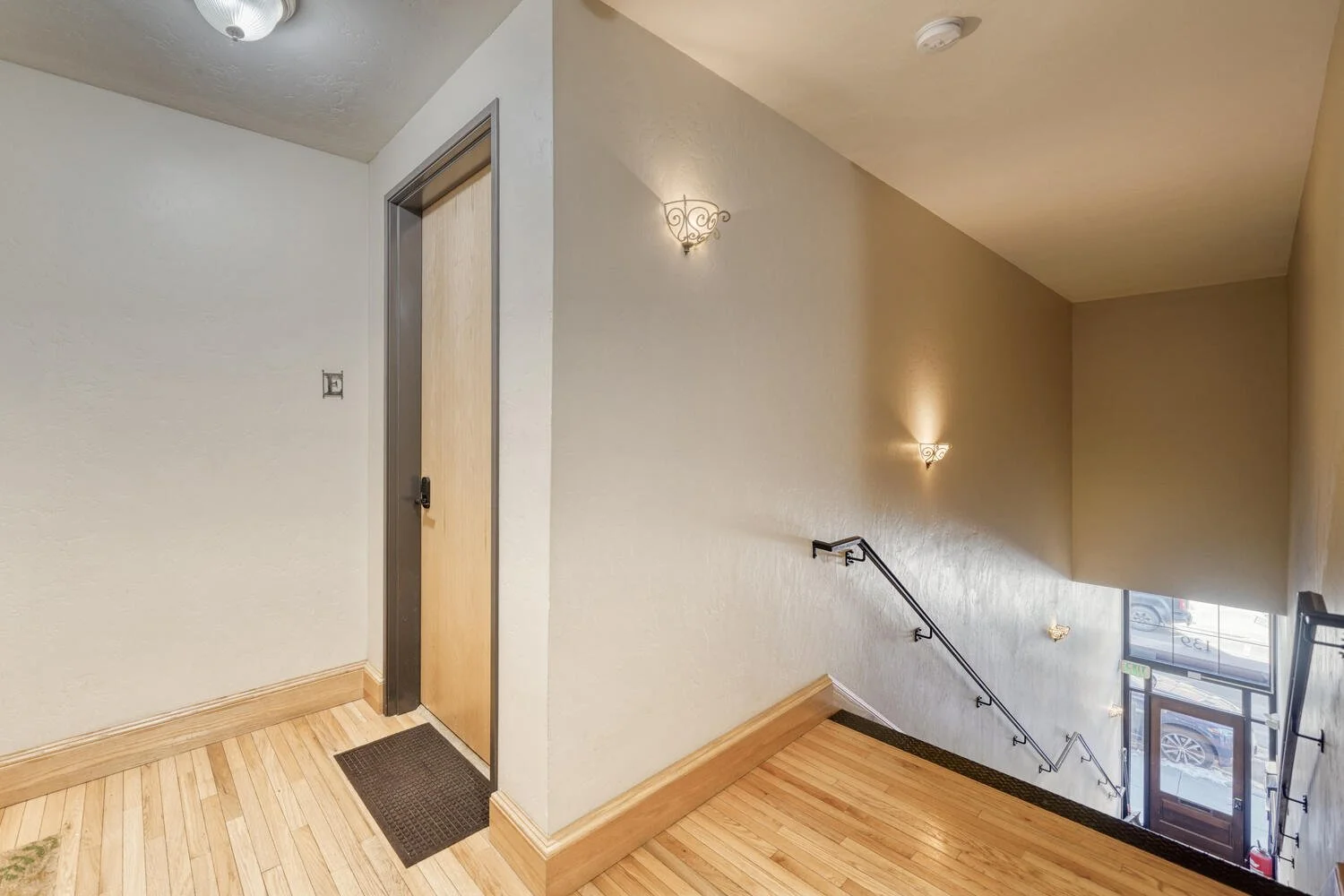 139 W 1st St Unit E Salida CO-large-004-013-HallwayFront Entry-1500x1000-72dpi.jpg