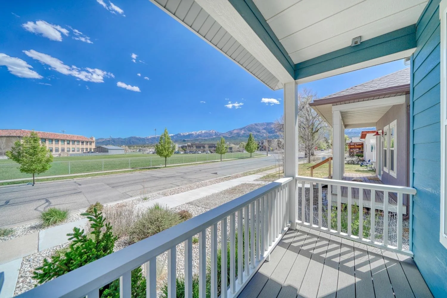 013-059-Front Porch-1500x1000.jpg