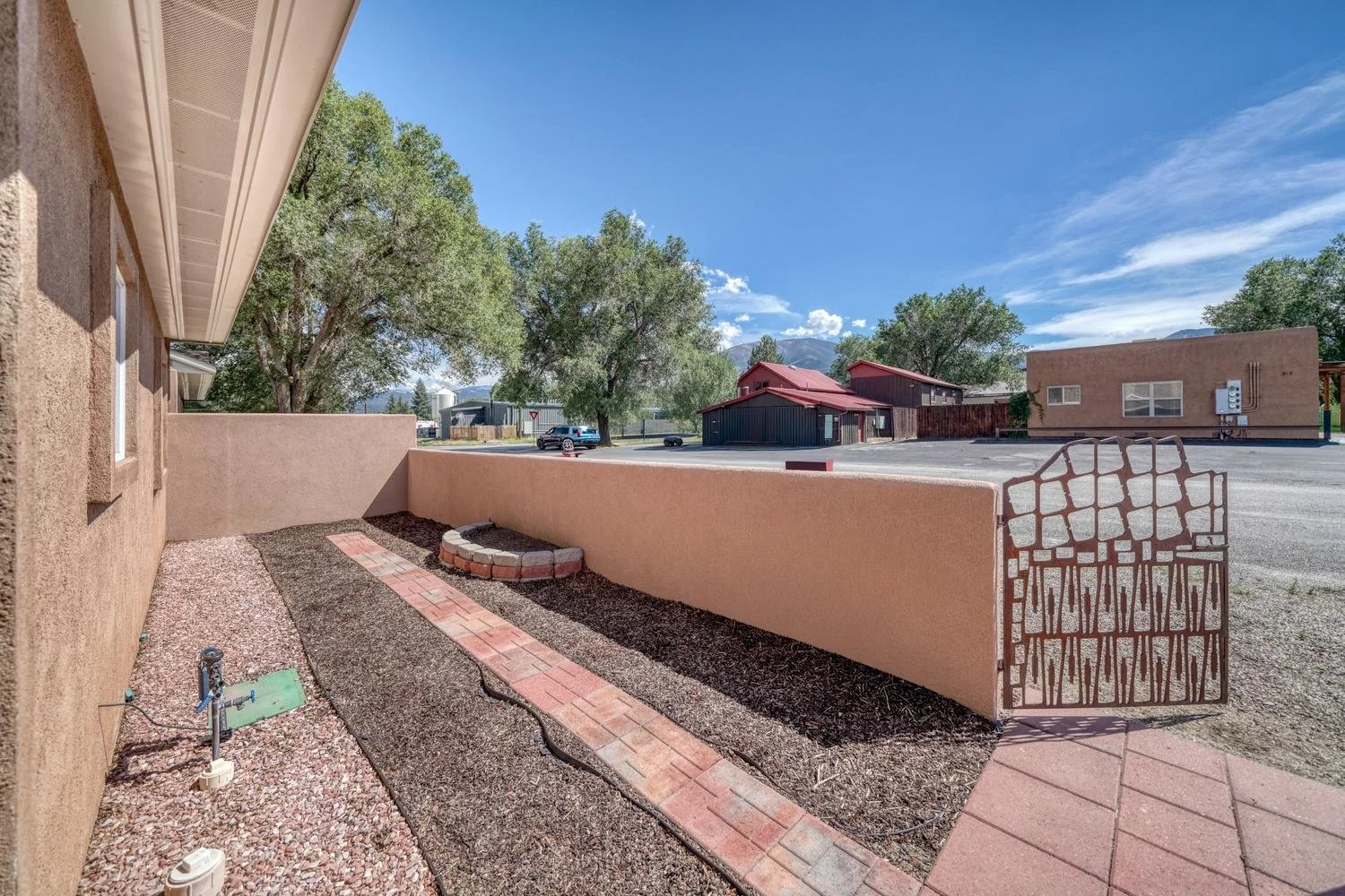 003-013-Front Patio-1500x1000.jpg