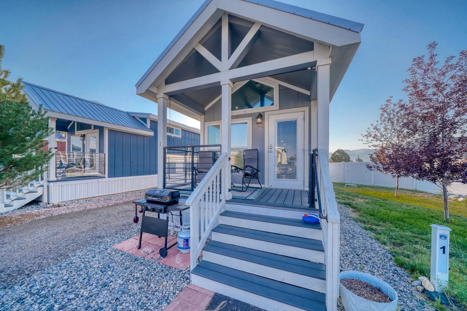 005-017-Front Porch Entry-1500x1000.jpg