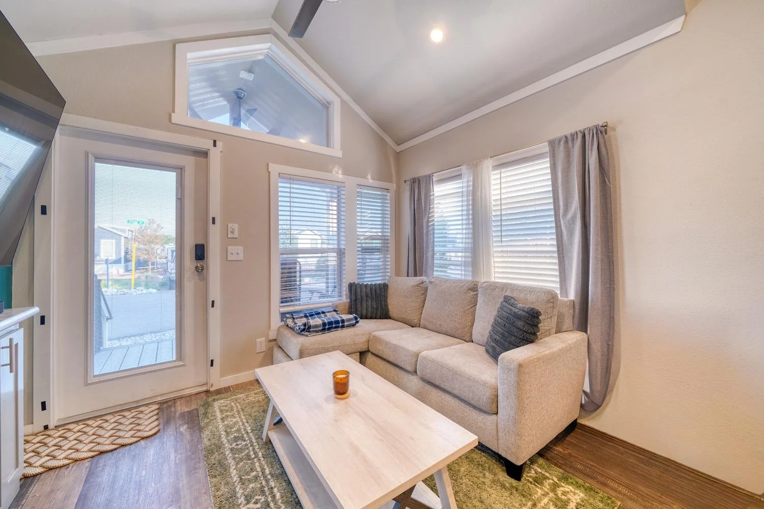 008-006-Living Room-1500x1000.jpg