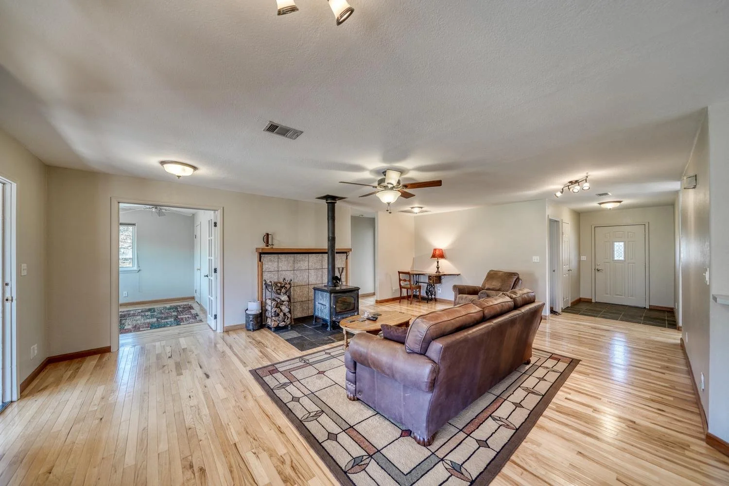 028-041-Living Room-1500x1000.jpg