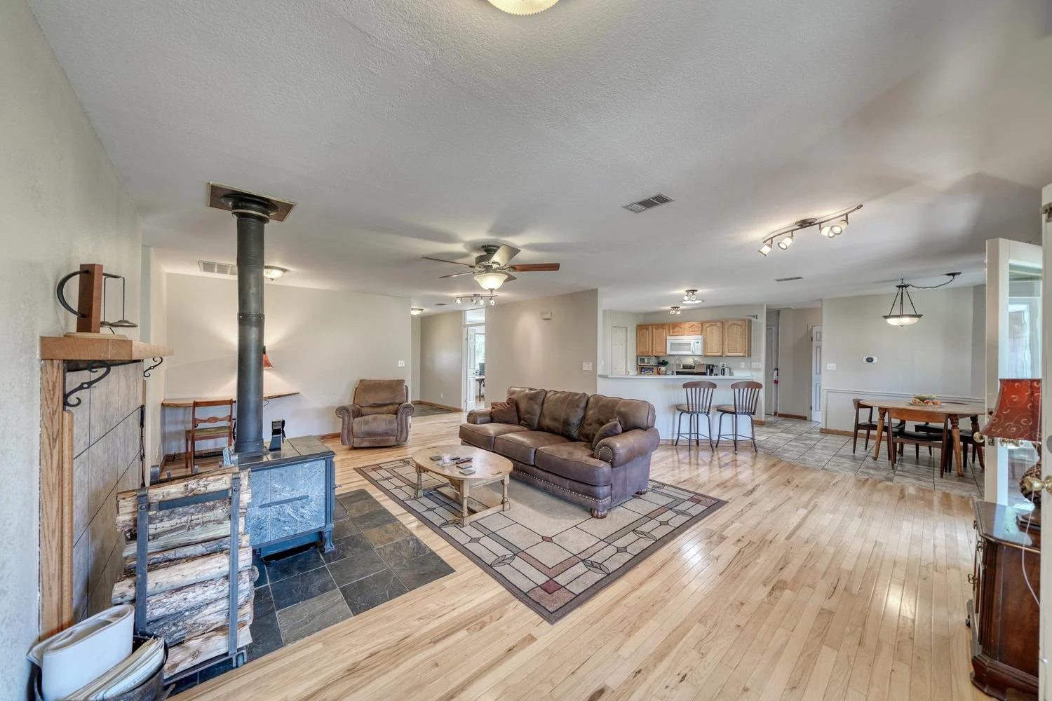 029-027-Living Room-1500x1000.jpg