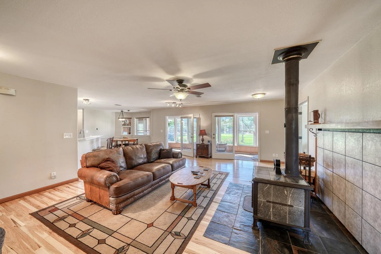 030-004-Living Room-1500x1000.jpg