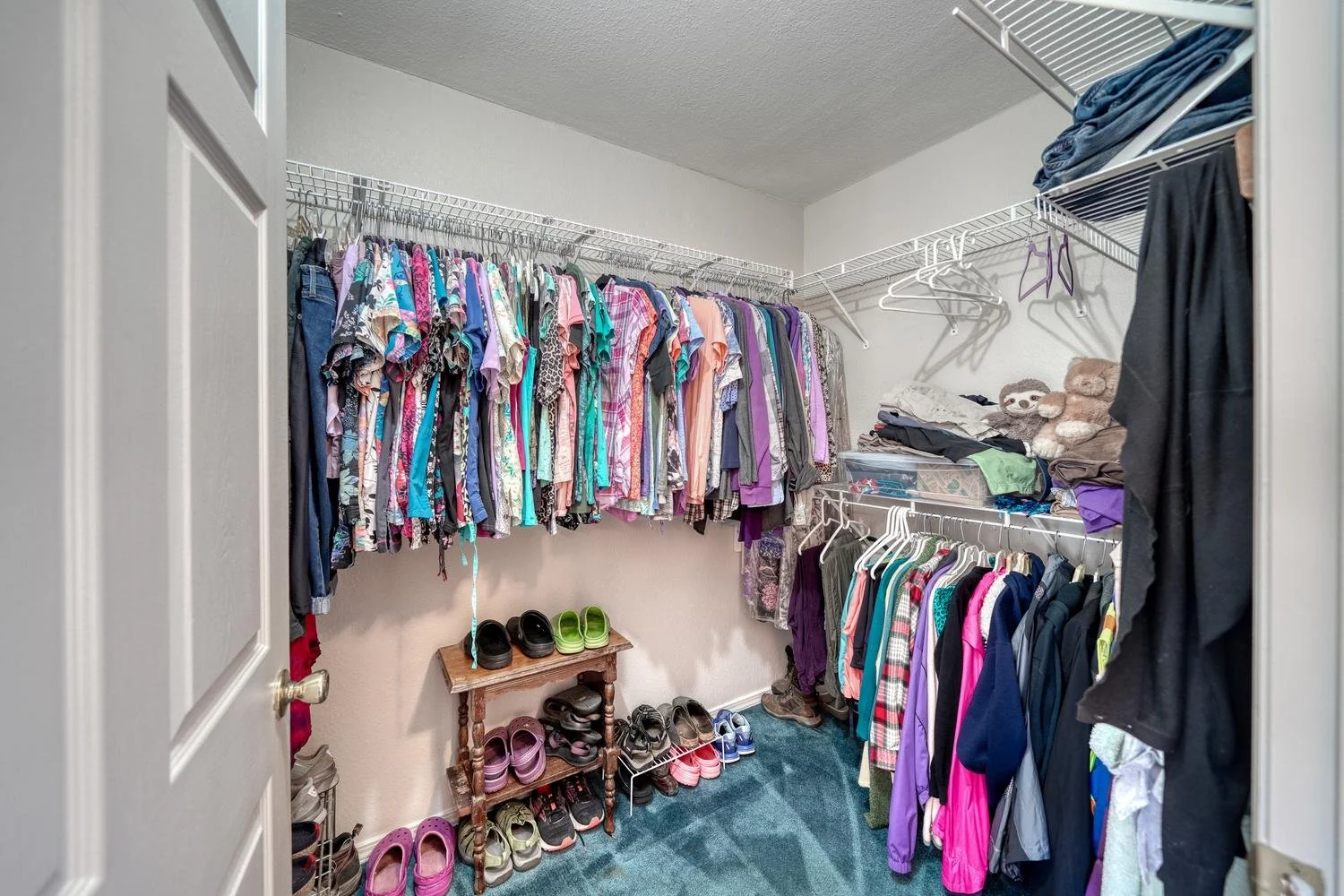 041-034-Primary Closet-1500x1000.jpg