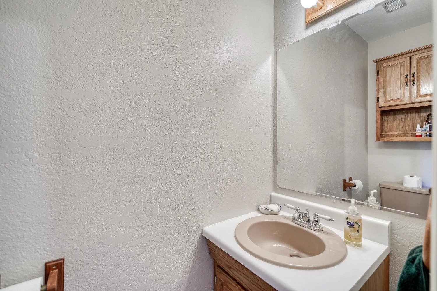 043-037-Powder Room-1500x1000.jpg