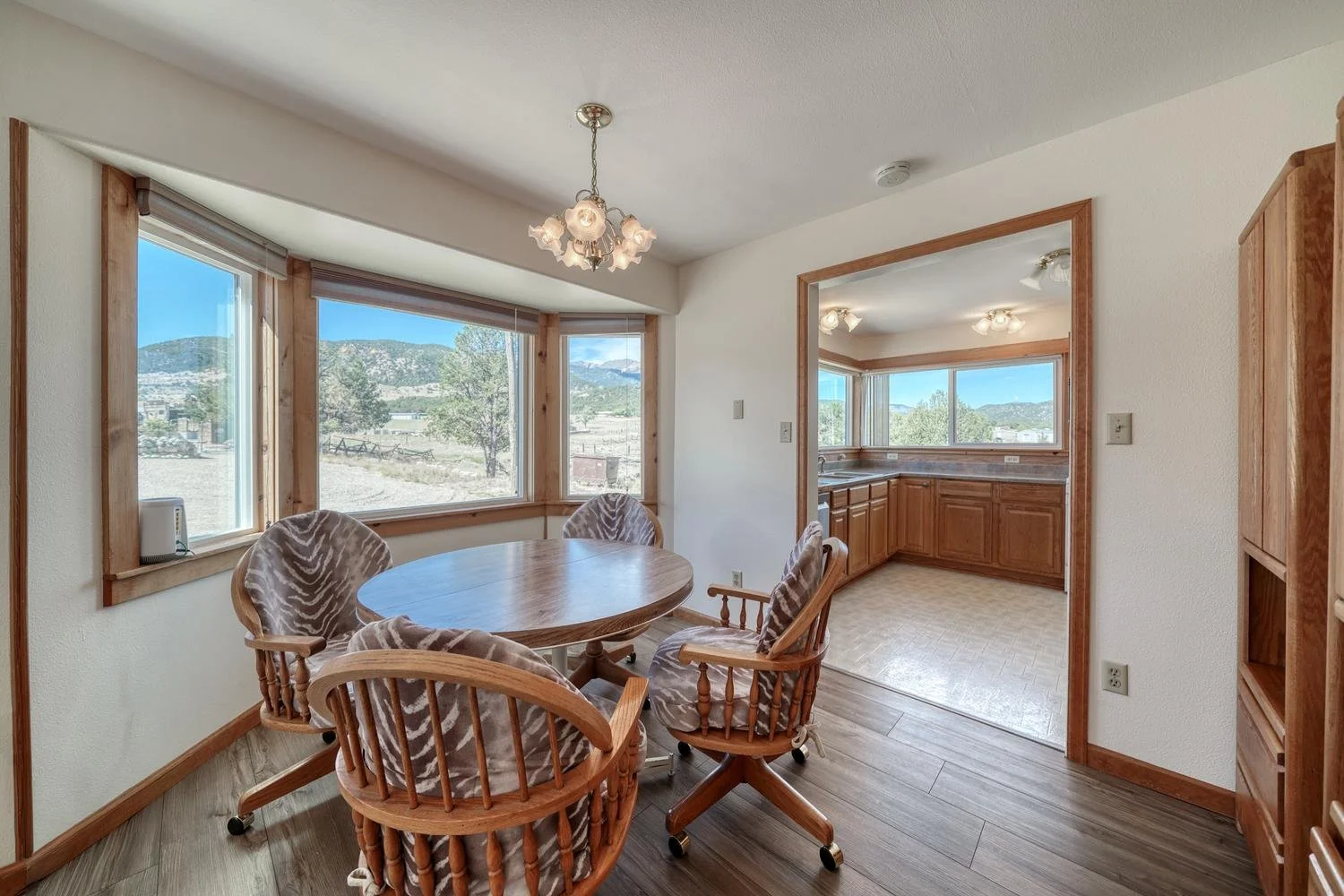 064-005-Dining Room-1500x1000.jpg