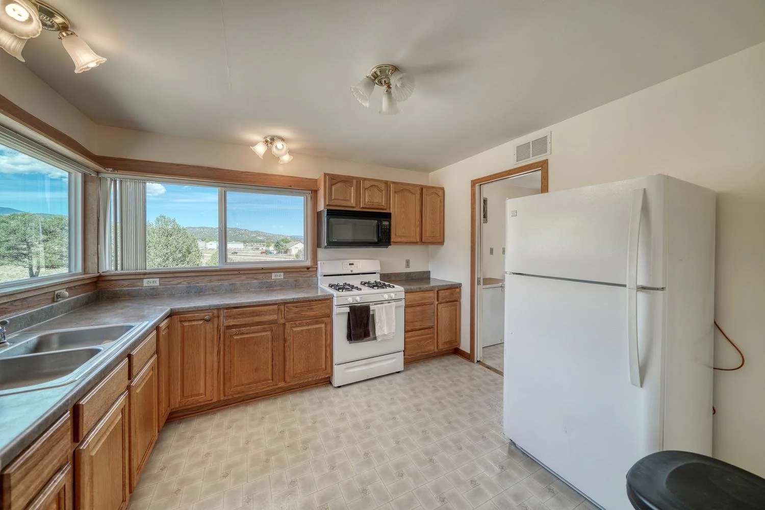 065-011-Kitchen-1500x1000.jpg