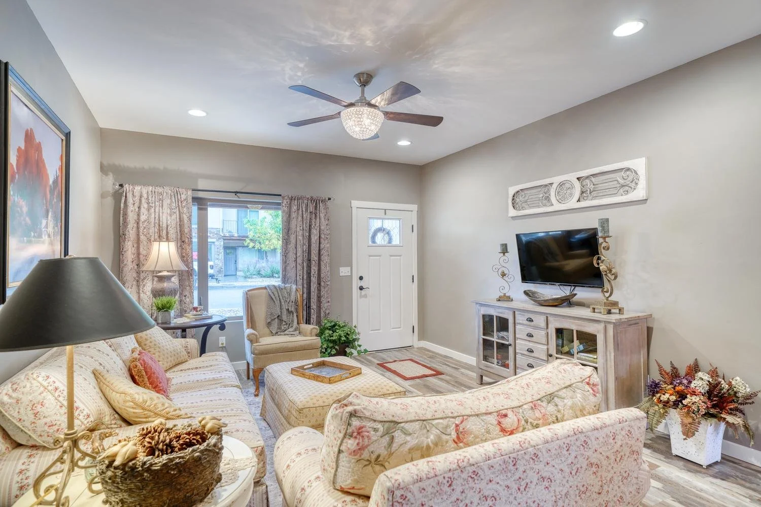 007-040-Living Room-1500x1000.jpg