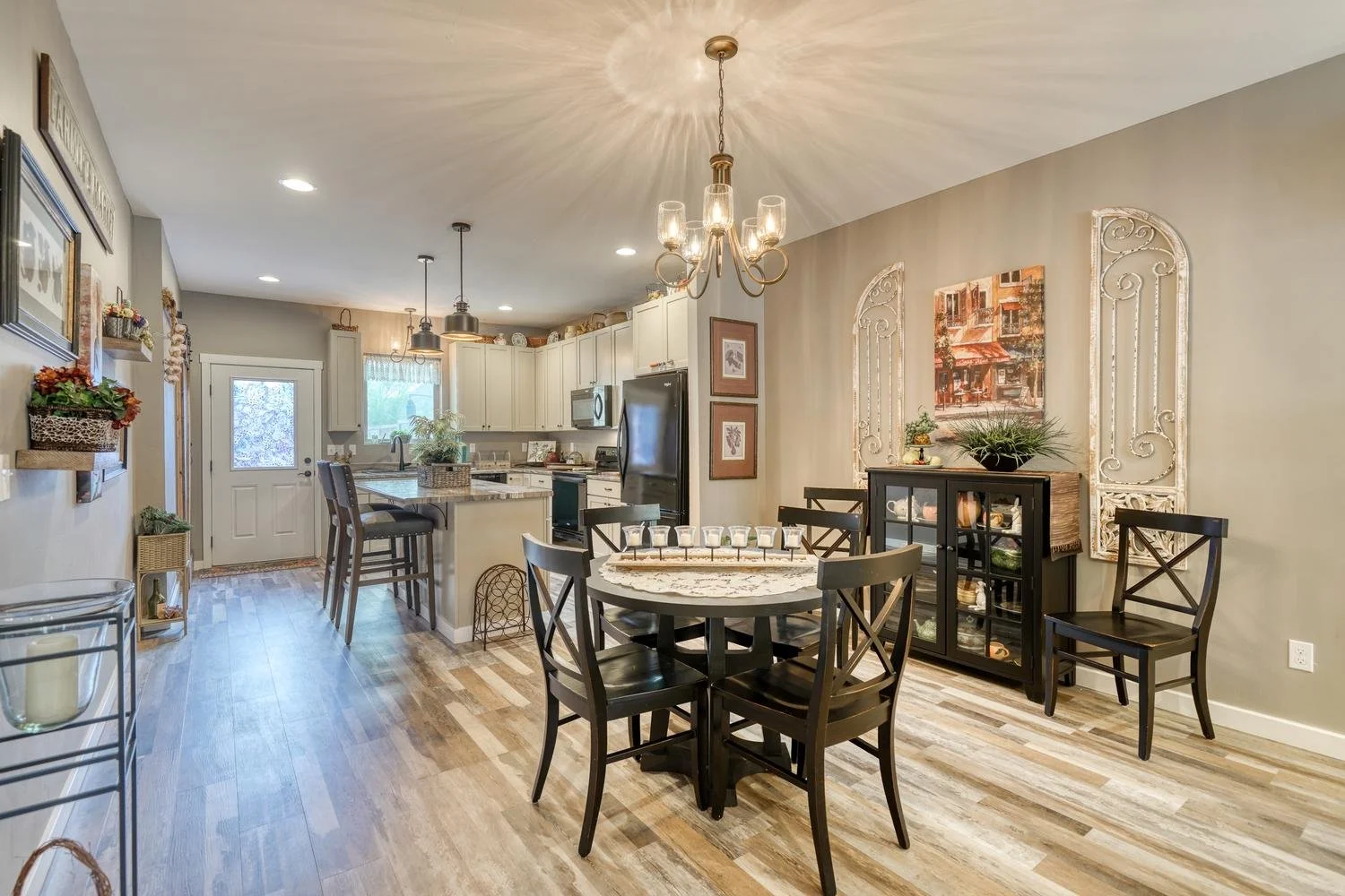 010-029-Dining Room-1500x1000.jpg