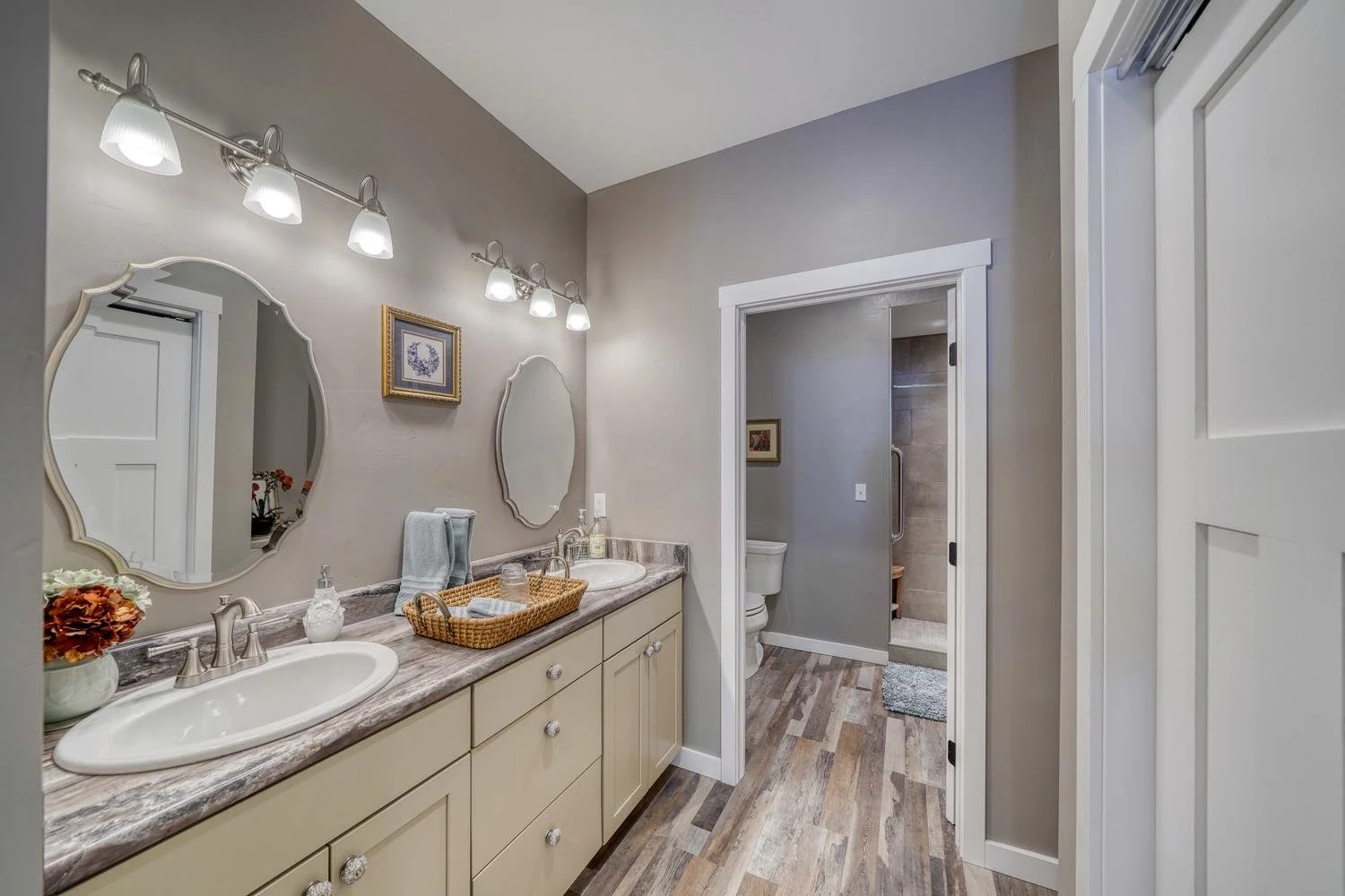 017-028-Primary Bathroom-1500x1000.jpg