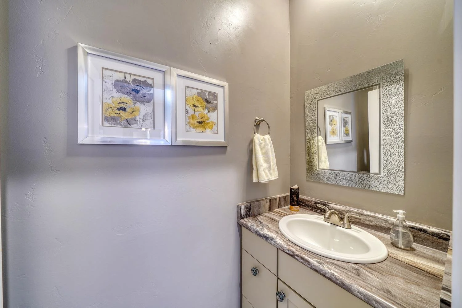 022-020-Powder Room-1500x1000.jpg