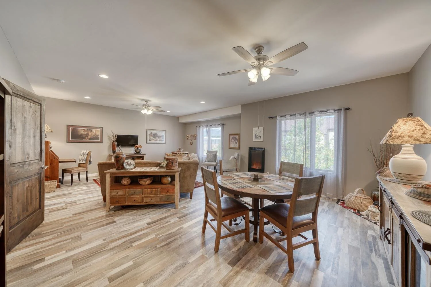 027-013-Family Room-1500x1000.jpg