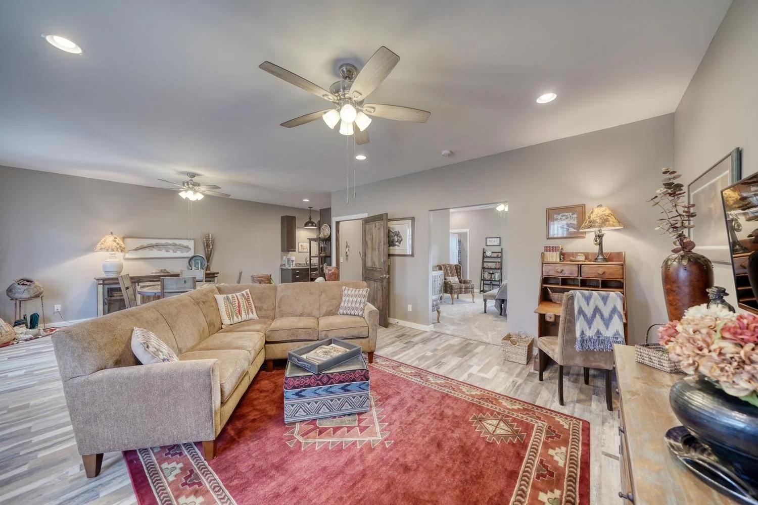 031-027-Family Room-1500x1000.jpg