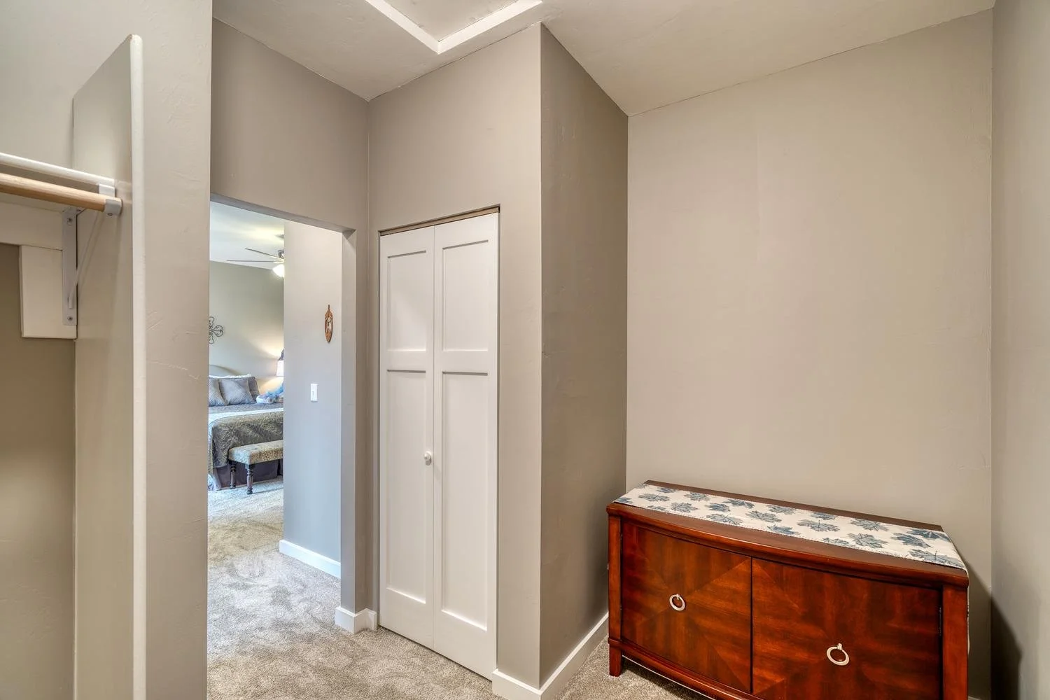 037-039-Primary Closet-1500x1000.jpg