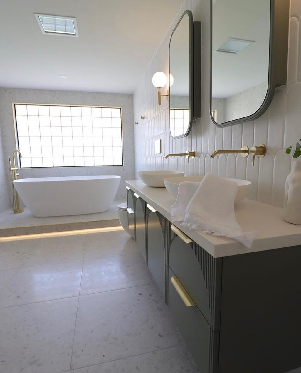 A recently completed project for @now.bathroom.renovations. As always awesome design and finishes.