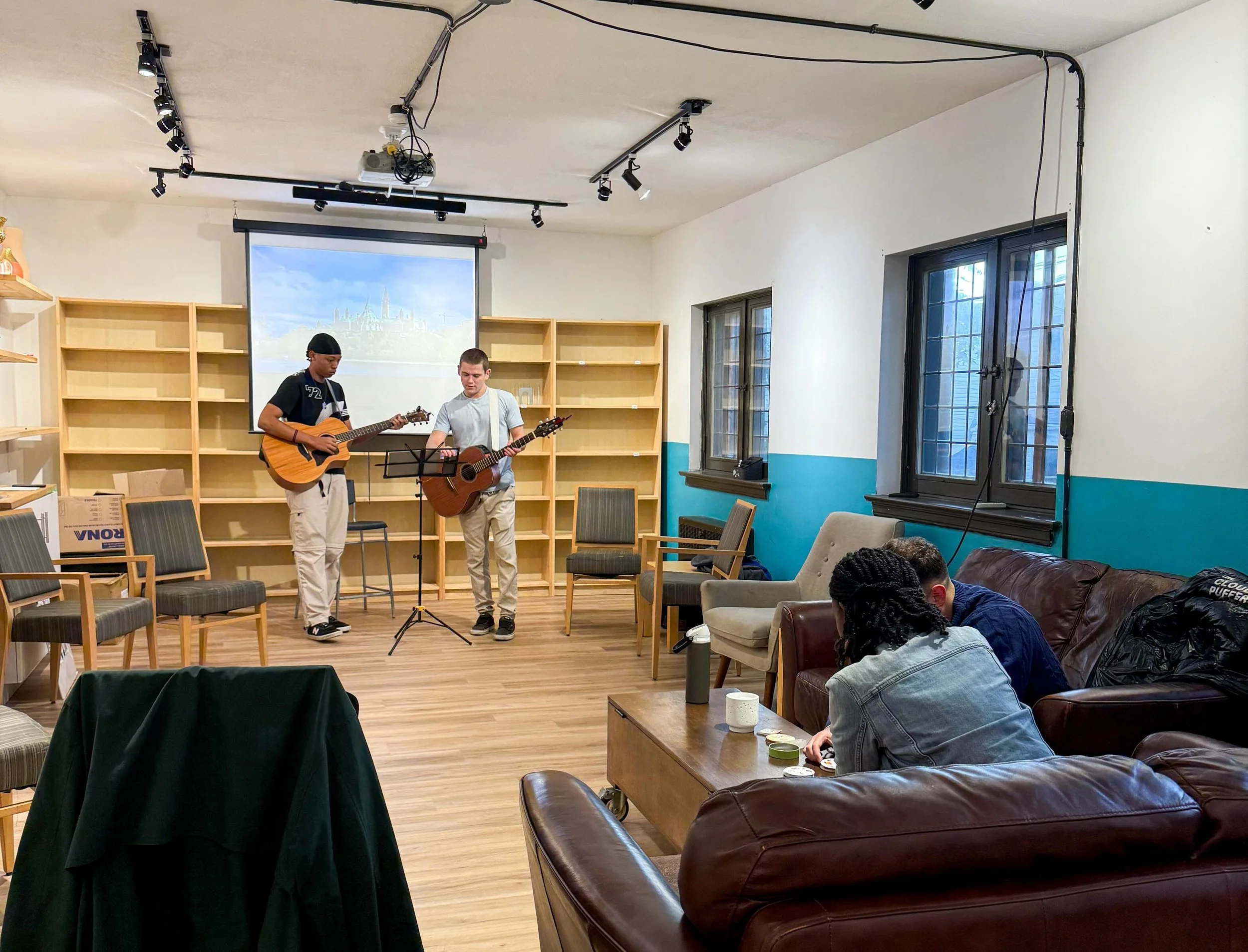 Swipe to fill the room with young adults➡️

Last Friday, we hosted our first Young Adult Fall Connect Night. What a special time! From new connections to worship, small groups, and general fun, we&rsquo;re grateful for our growing young adult communi