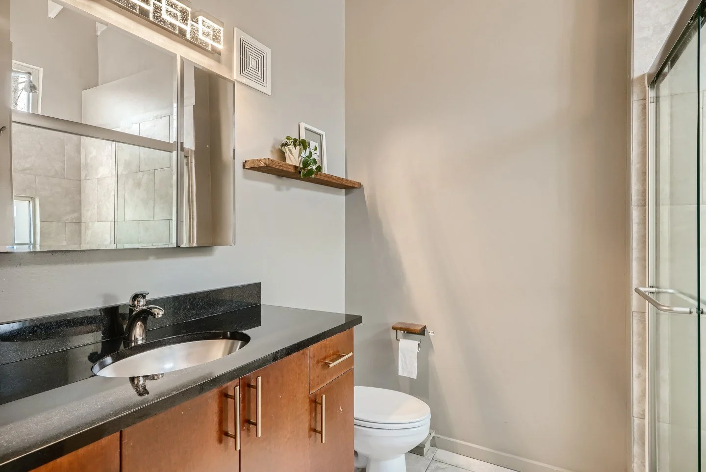 22 2nd Floor Primary Bathroom.jpeg