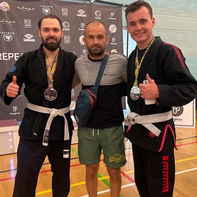 Proud of these guys from @the_fighting_arts_academy and their sneaky competition antics! 🔥🔥#oss #brazilianjiujitsu #arlanssiqueirabjj