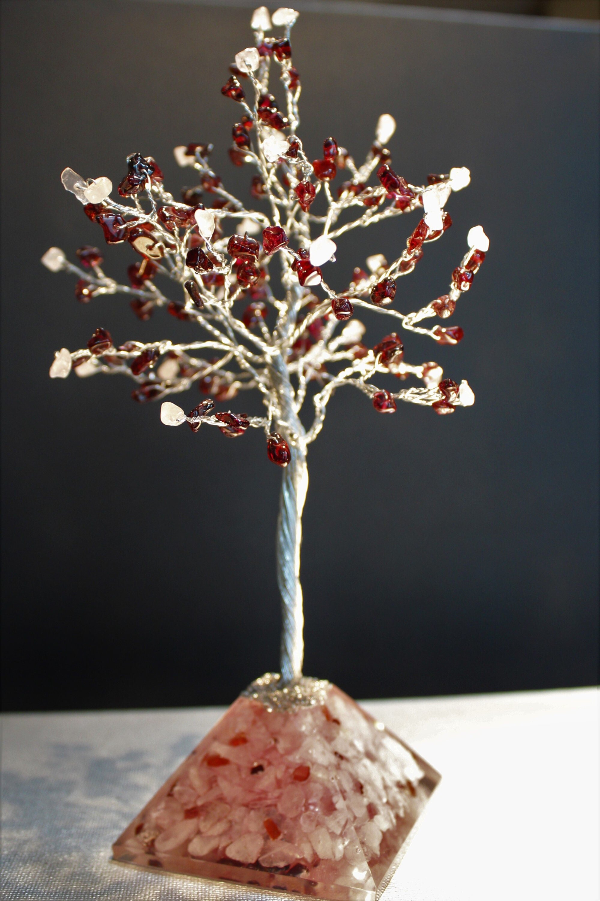 Celebrate January birthdays with this garnet and rose quartz gemstone tree. Symbolizing love and protection, it enhances spiritual growth and balance.
