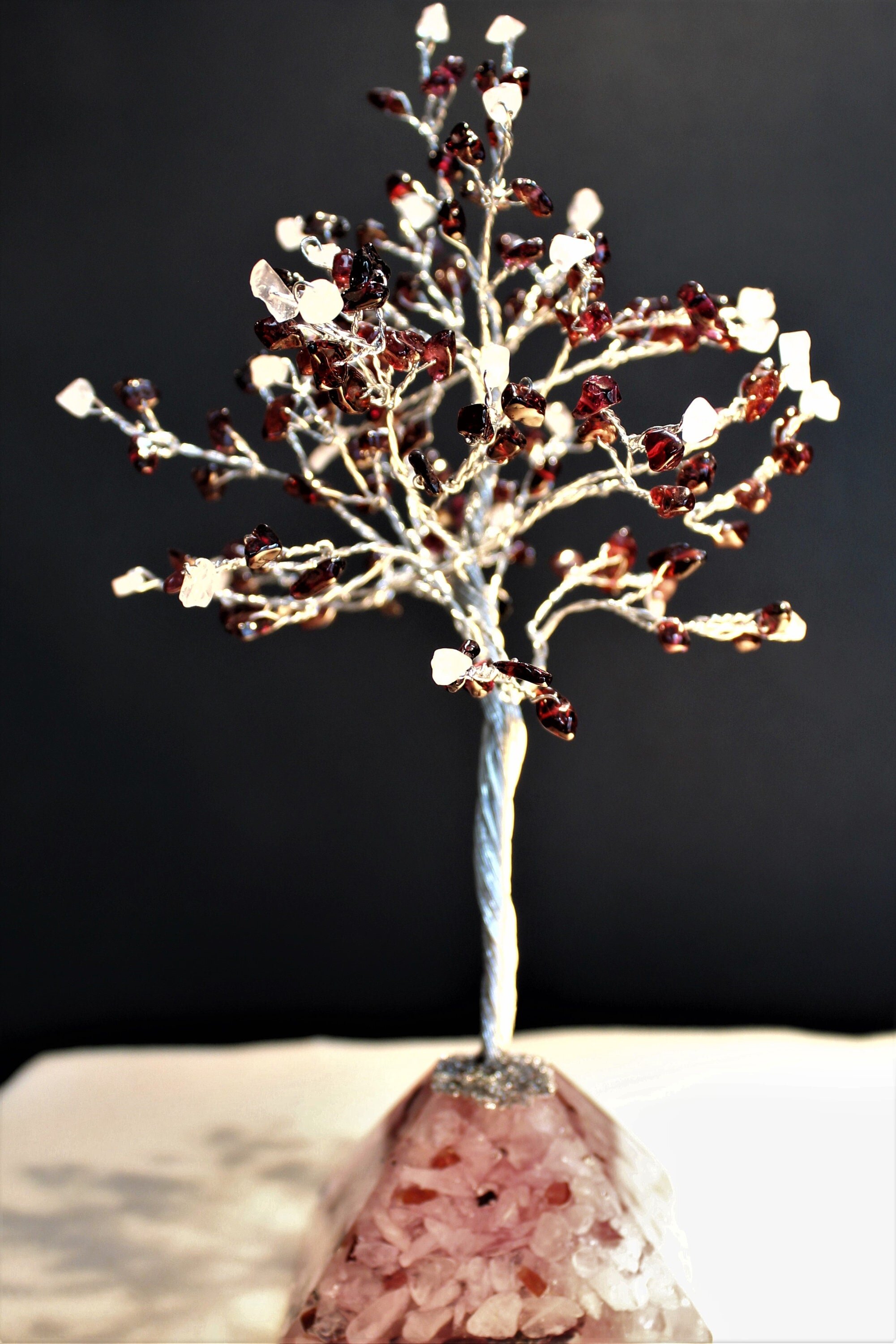 This January gemstone tree, featuring garnet and rose quartz, symbolizes love, protection, and spiritual grounding, making it a perfect gift for any Capricorn.