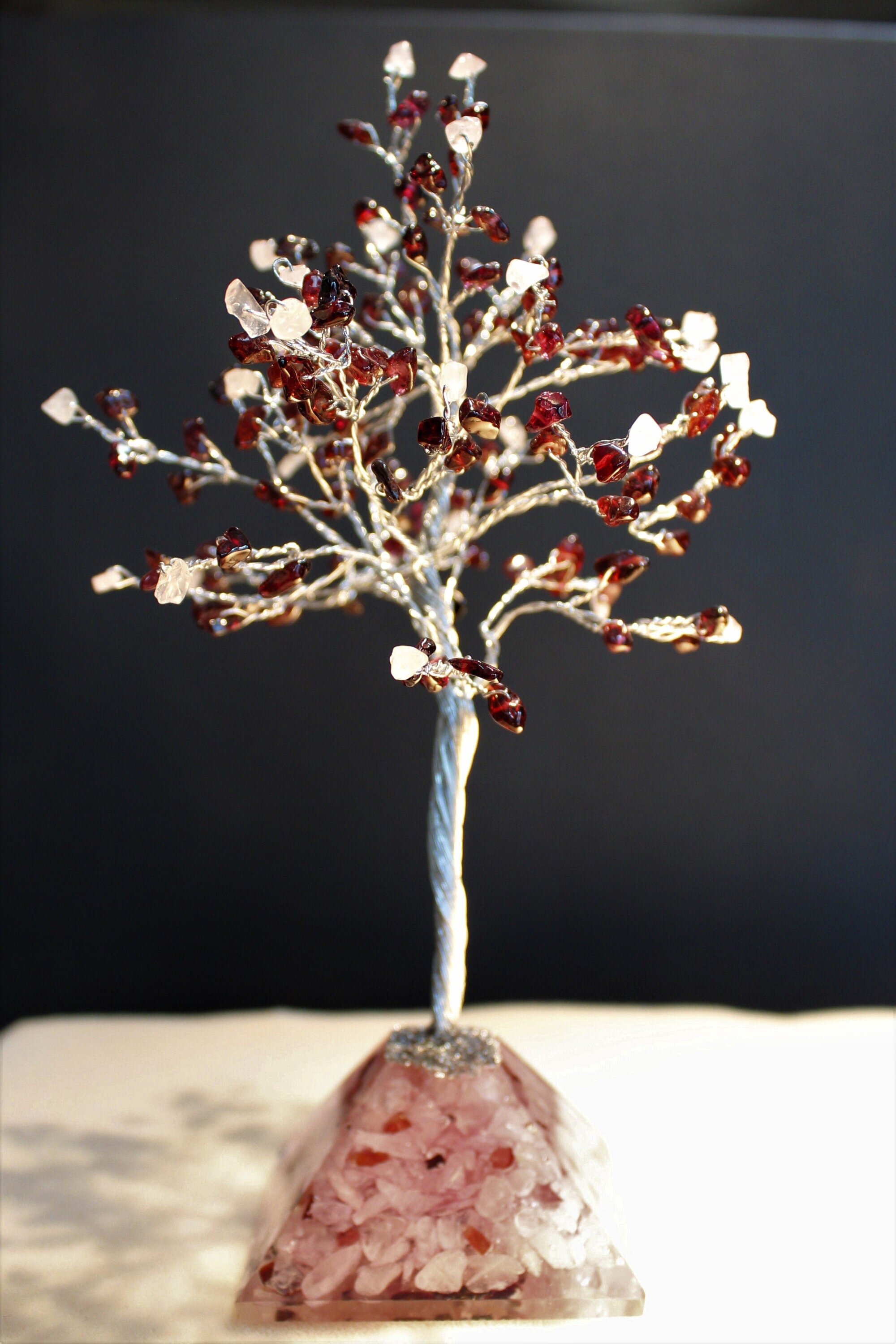 Celebrate January with a garnet and rose quartz tree. This spiritual piece promotes love and courage, perfect for enhancing emotional balance and energy.